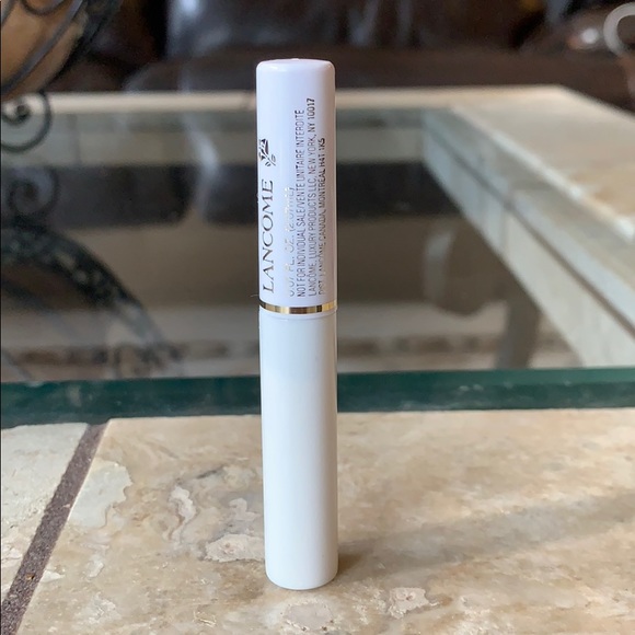 Lancome Cils Booster Mascara Travel Size, 0.135 oz - Picture 3 of 3